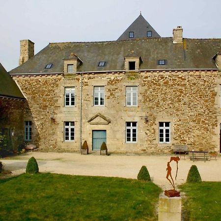B&B Le Plessix - Manoir Le Plessix Madeuc Corseul Exteriör bild